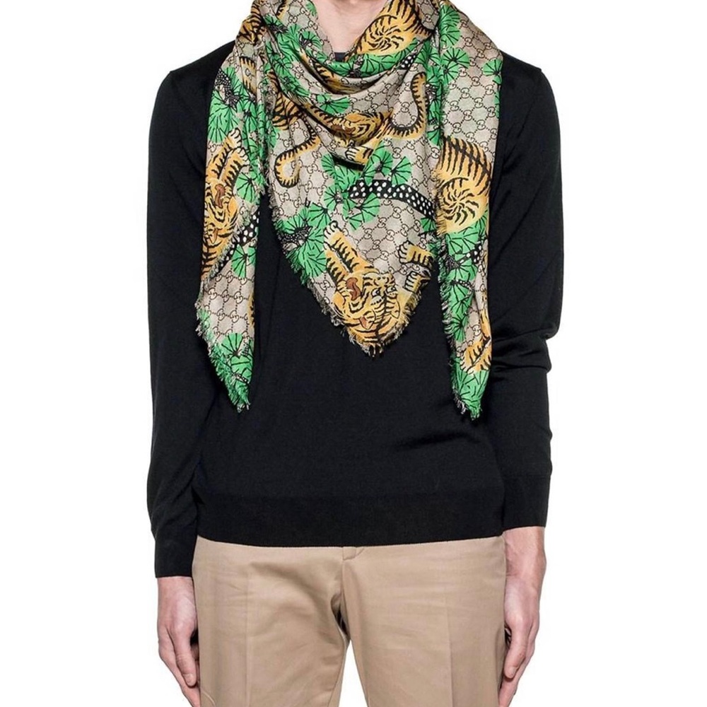 SOLD !!! Gucci scarf